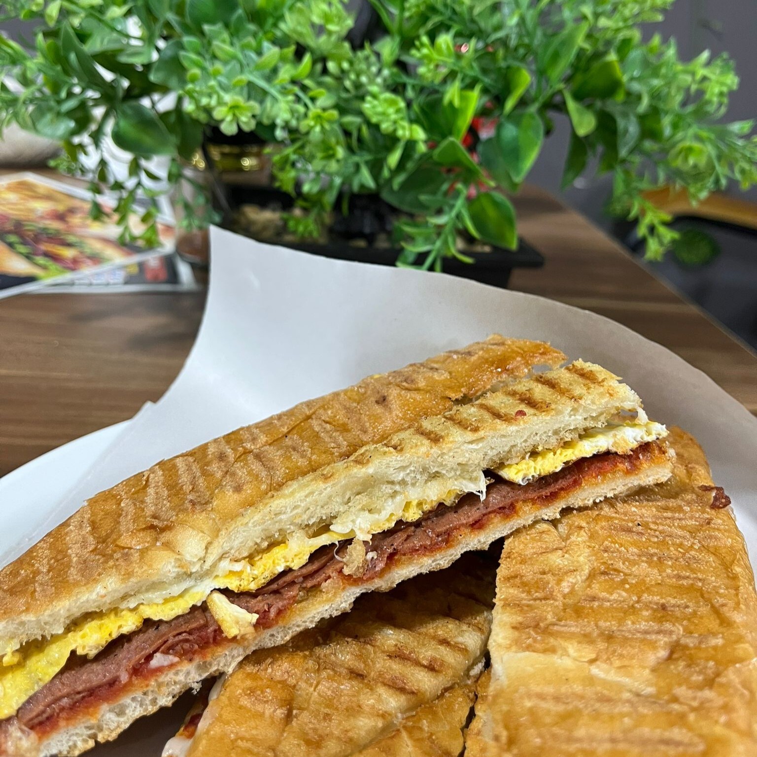 Sucuklu Omletli Tost Menü