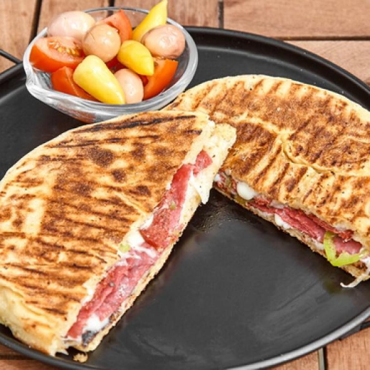Sucuk Kaşar Bazlama Tost