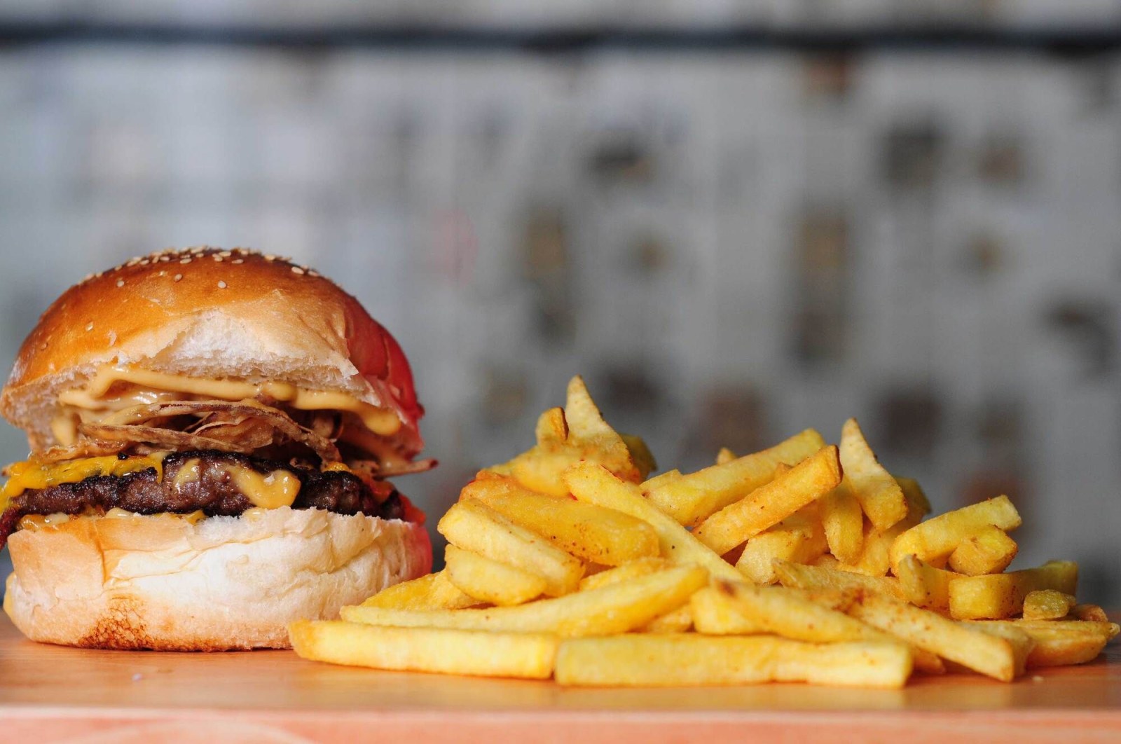 Soğanlı Et Burger + Patates