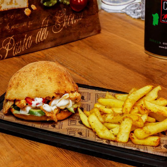 Pitta Tavuklu Sandviç