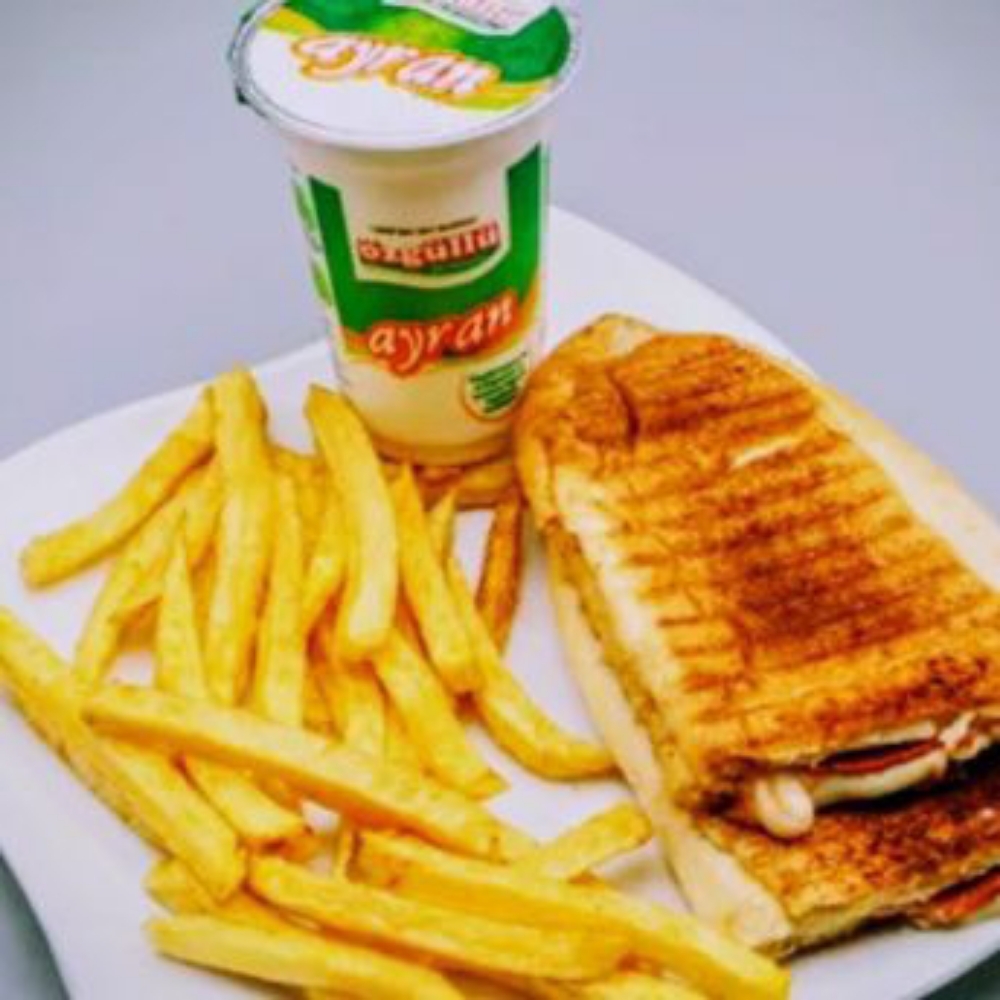 Sucuklu Tost Menü