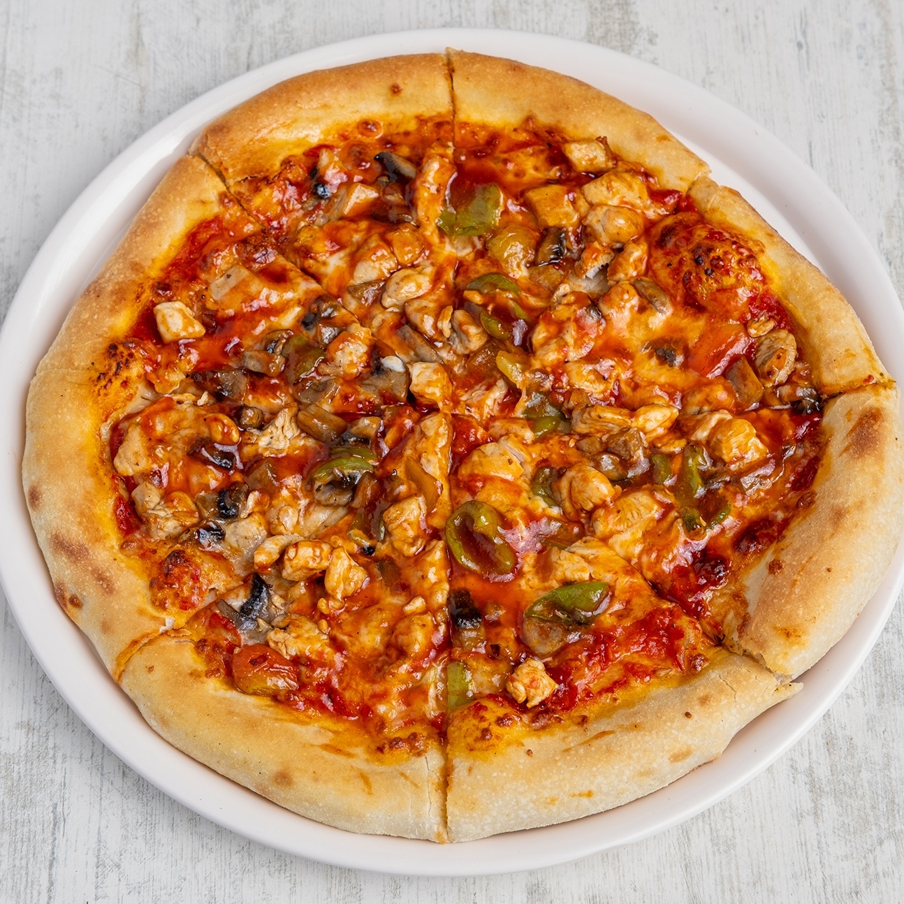 Sriaracha Soslu Tavuklu Pizza