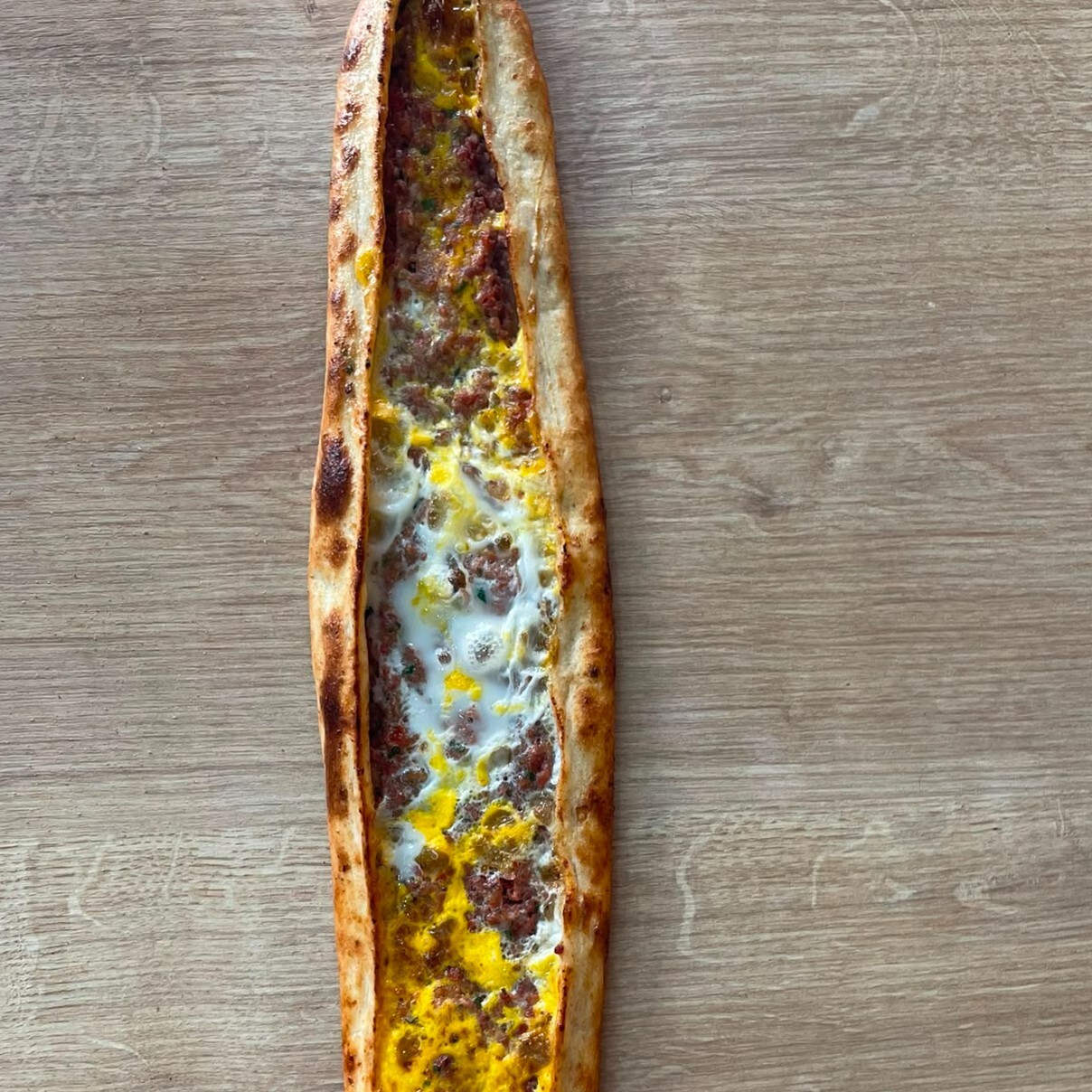 Kıymalı Yumurtalı Pide