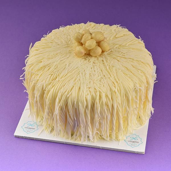 Beyaz Saçaklı Pasta (8 Kişilik )