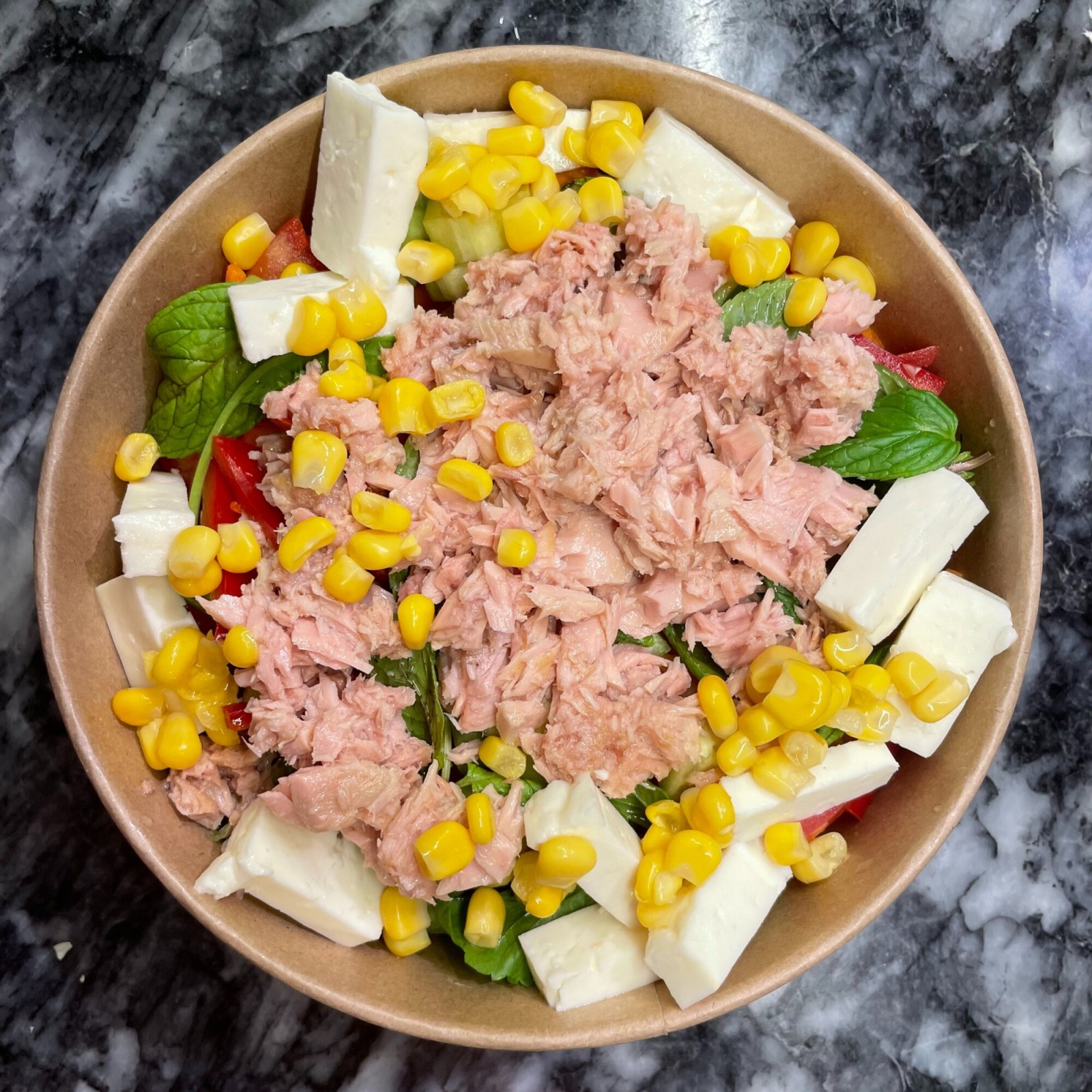 Bowls Ton Balıklı Hellim Peynirli Salata