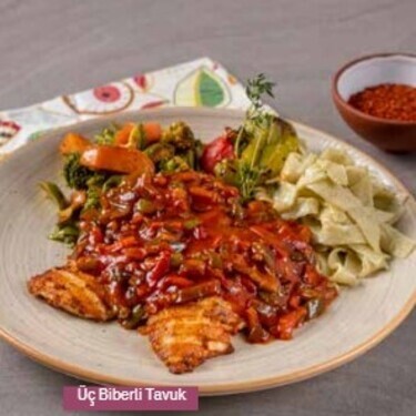 Üç Biber Soslu Tavuk