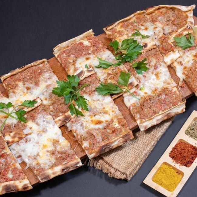 Kıymalı Kaşarlı Pide