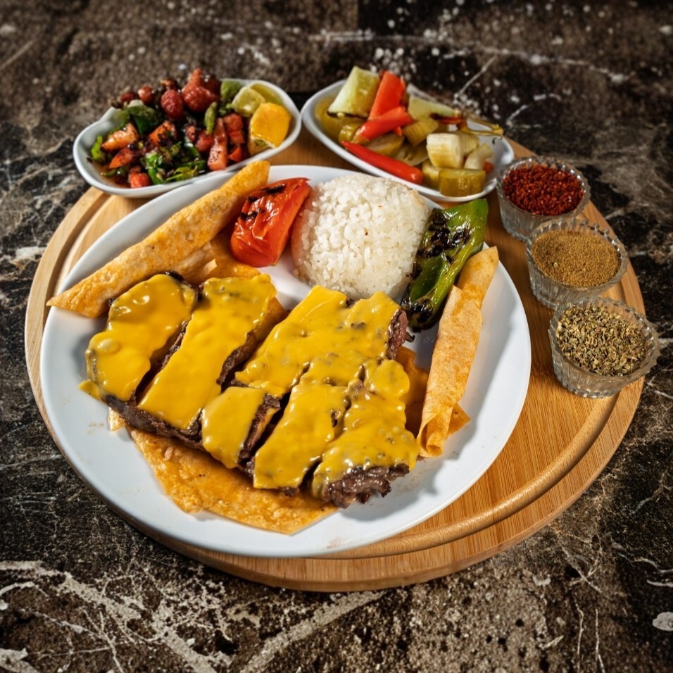 Cheddarlı Antrikot Servis