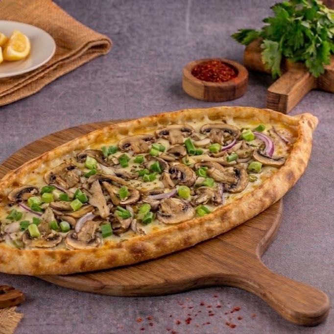 Peynirli Mantarlı Pide