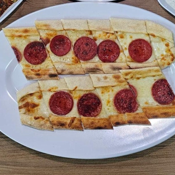 Sucuklu Kaşarlı Pide