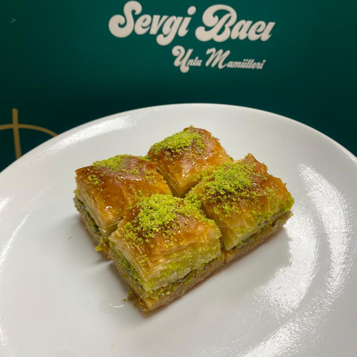 Antep Fıstıklı Baklava (1 kg)