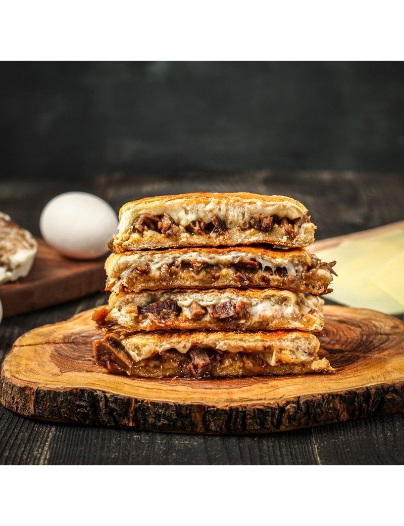 Kavurmalı Kaşarlı Tost+ Büyük Ayran