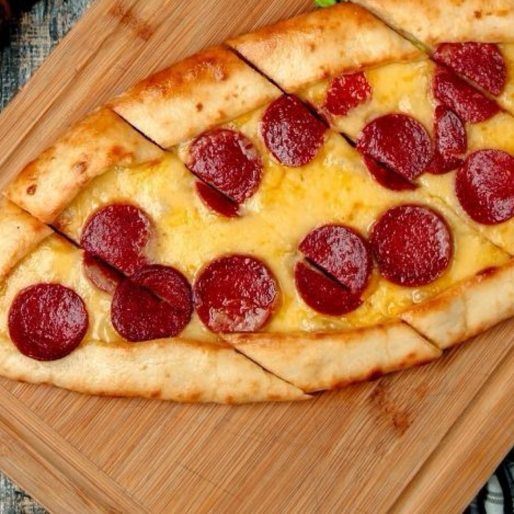 Kaşarlı Sucuklu Pide