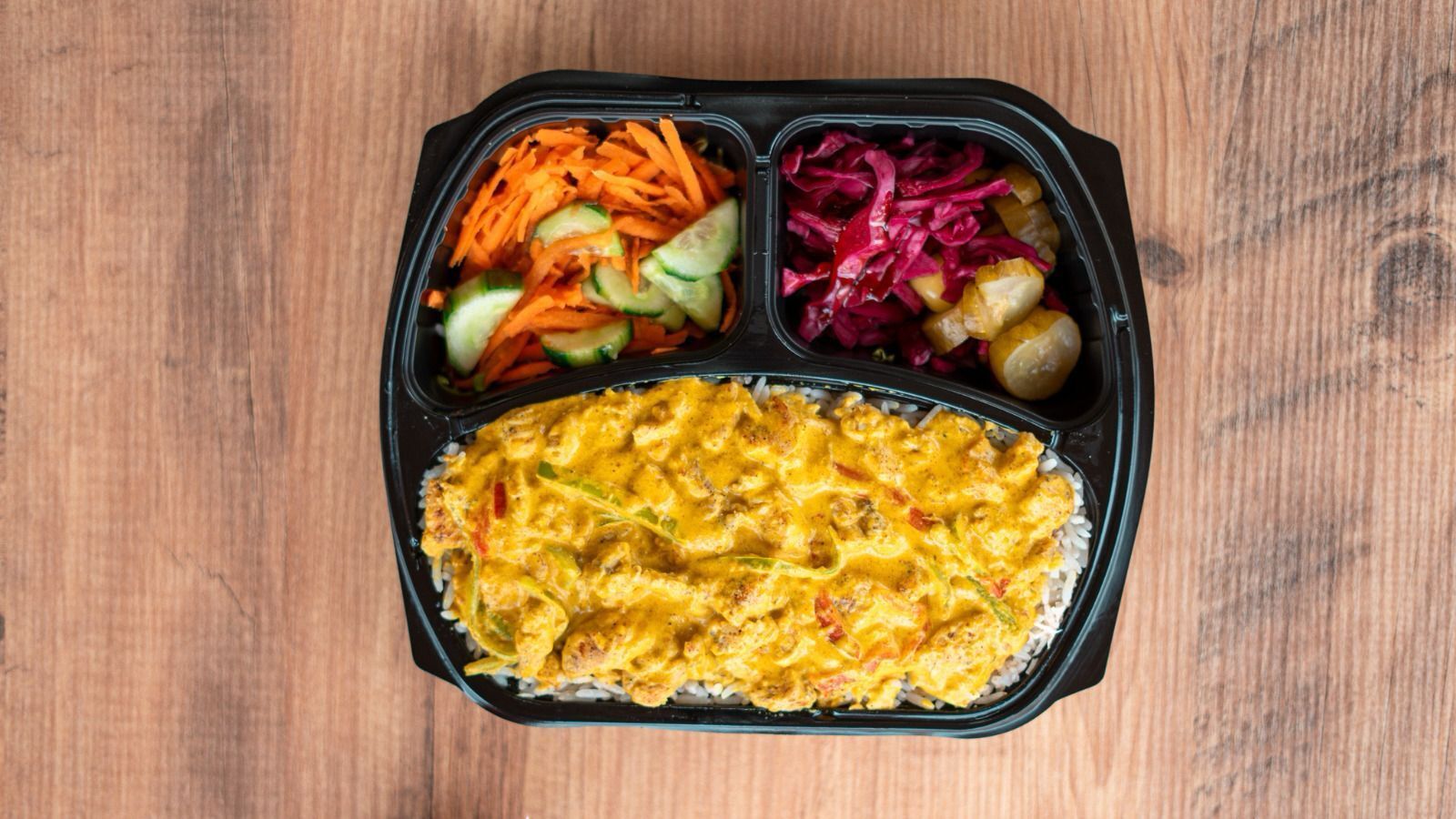 Köri Soslu Tavuk-Pilav
