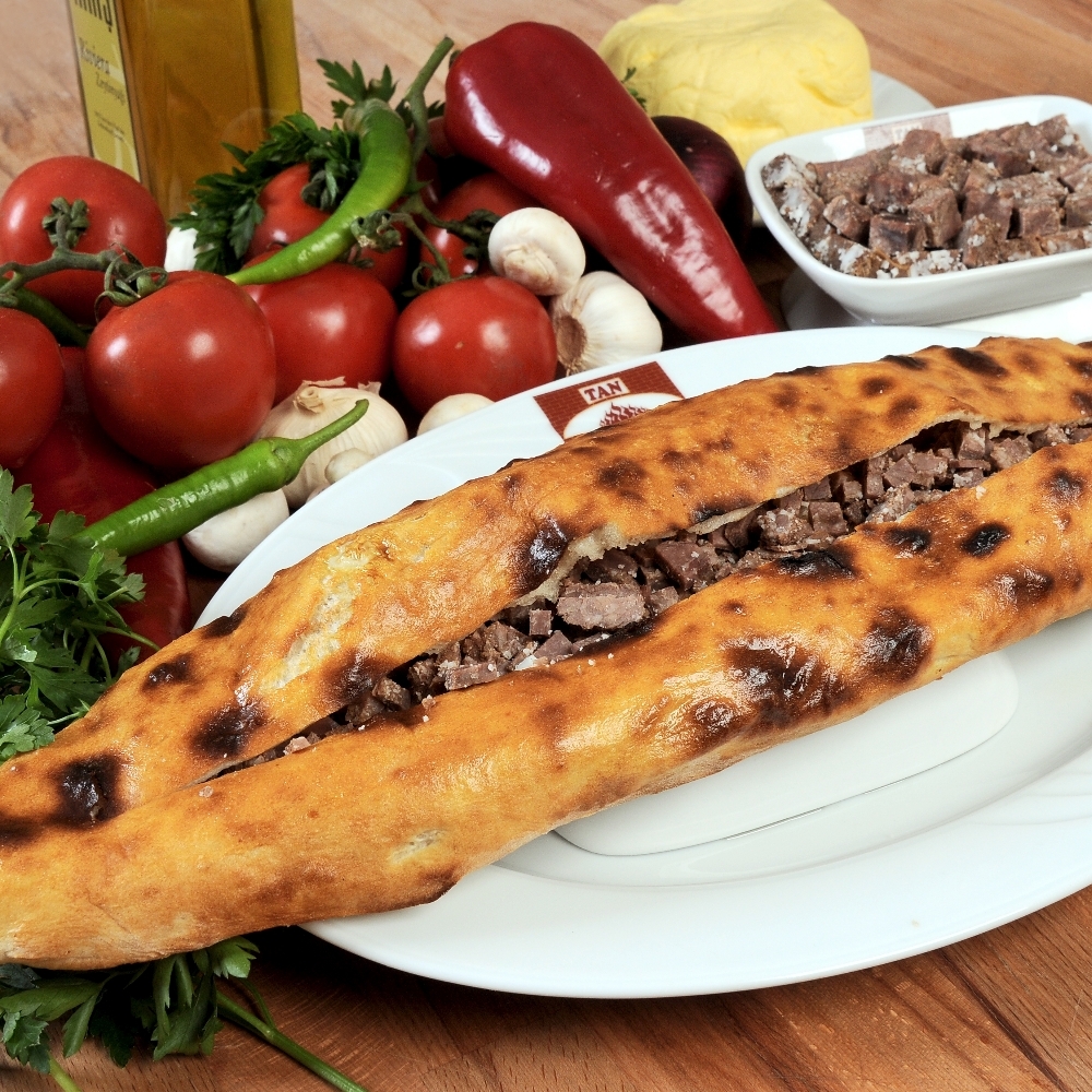 Kaşarlı Kavurmalı Pide