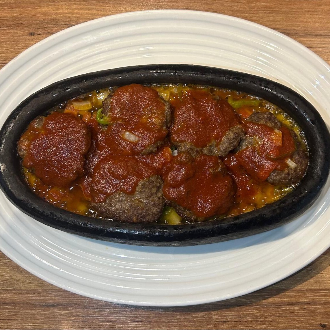 Kiremitte Soslu Köfte