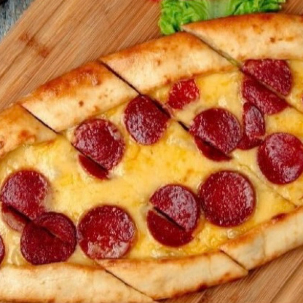 Sucuklu Pide