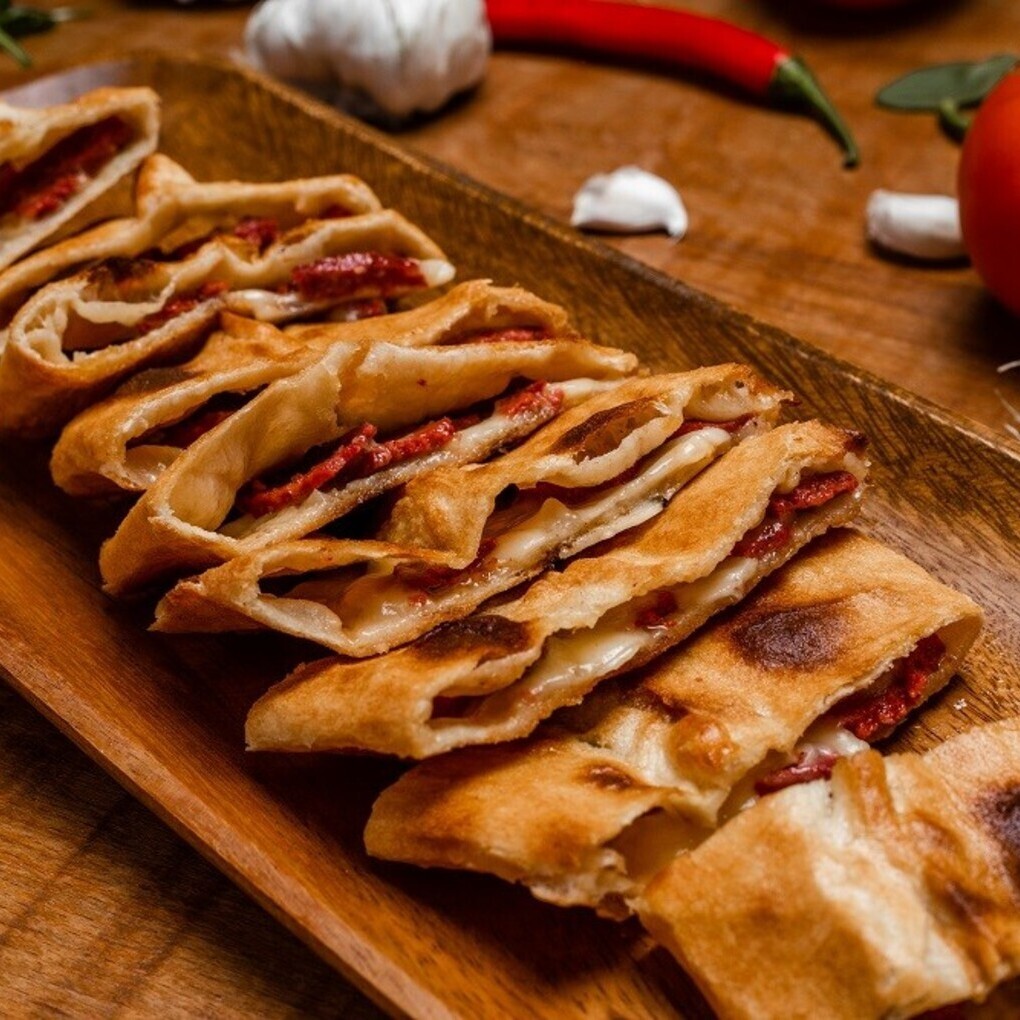 Sucuklu Kaşarlı Pide (Kapalı)