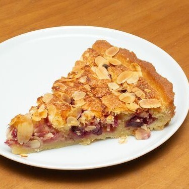Vişneli Badem Ezmeli Tart