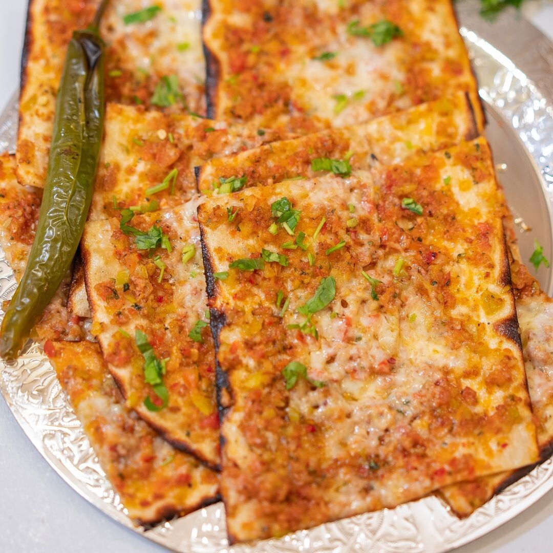 Kıymalı Kaşarlı Pide