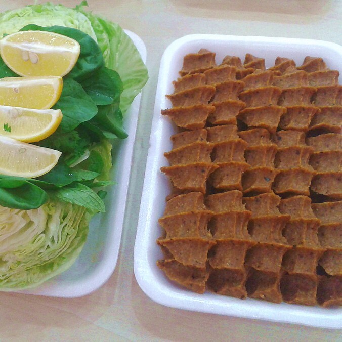 400 Gr Çiğköfte+ Garnitür