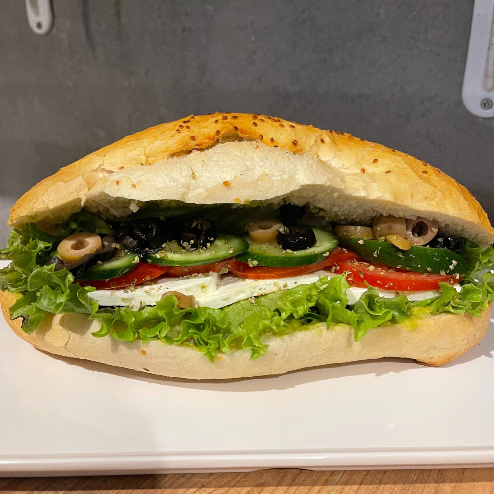 Avokado (guacamole) Soslu Klasik Sandviç
