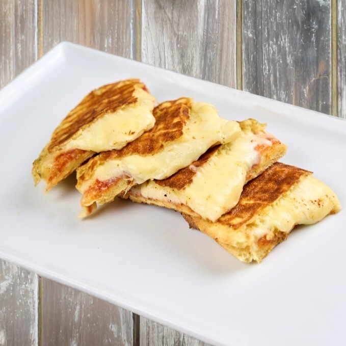 Bazlama Kaşarlı Tost