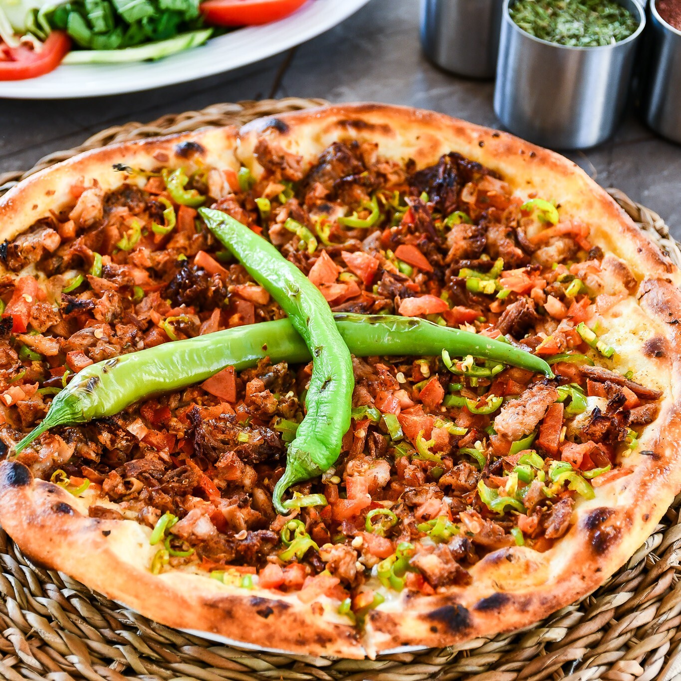 Spesiyal Kokoreçli Pide (Yuvarlak)