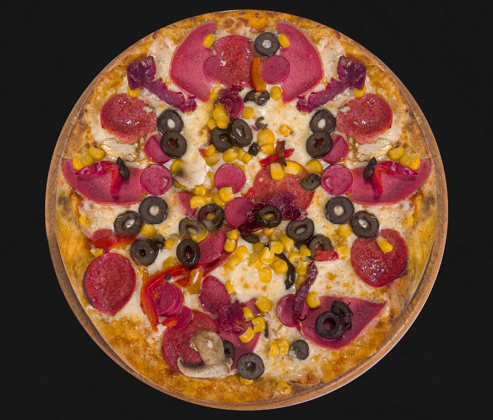 Bol Malzemeli Pizza (Büyük)
