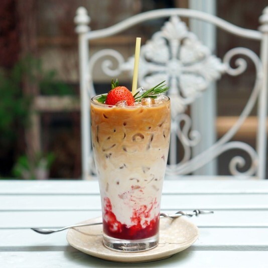 Ice Strawberry Latte