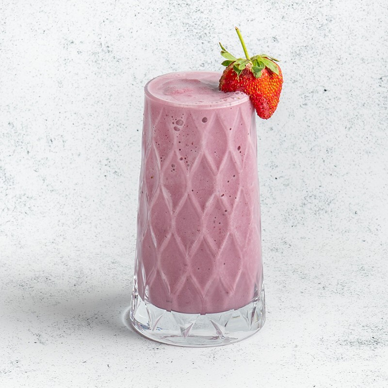 Çilekli Milkshake (390,2 Kcal)