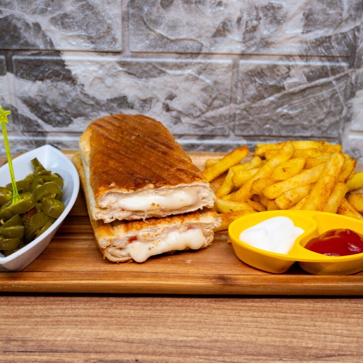 Pastırmalı Kaşarlı Tost