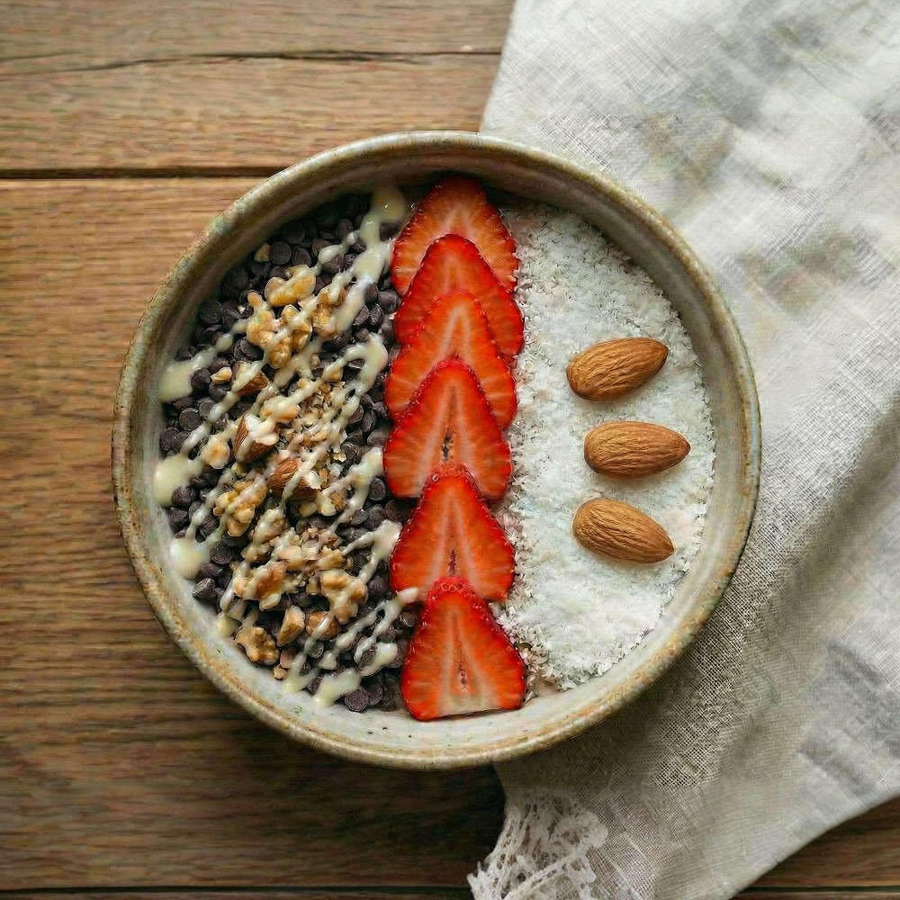 Çilekli Granola Kasesi