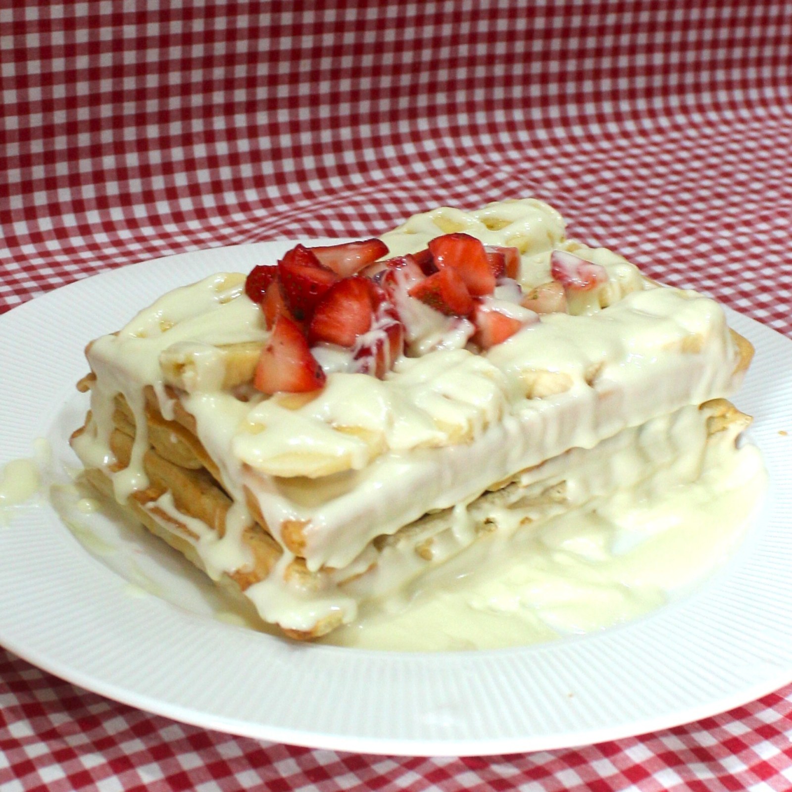 Beyaz Çikolatalı Muzlu Çilekli Belçika Waffle