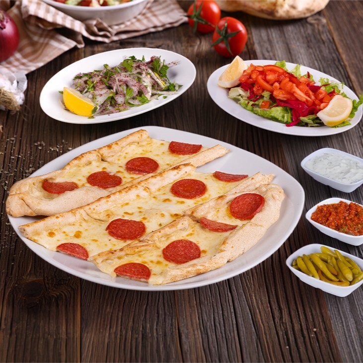 Kaşarlı Sucuklu Pide