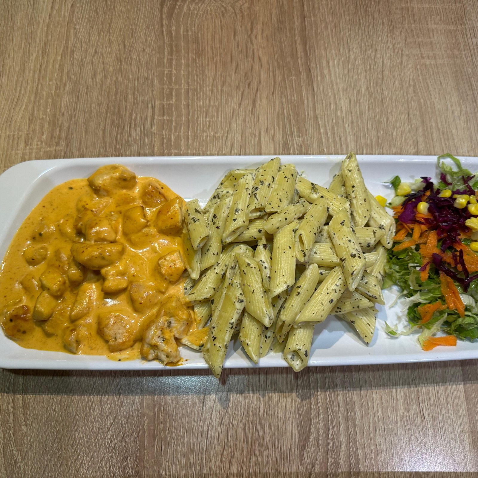 Peri Perili Tavuk, Kremalı Fesleğenli Penne, Salata