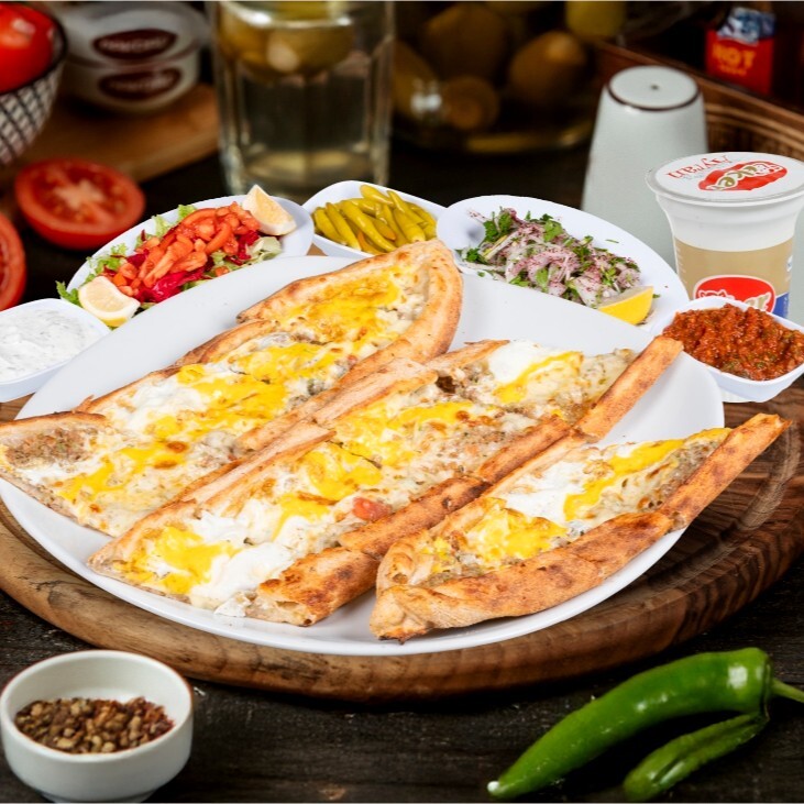 Kıymalı Yumurtalı Pide Menü