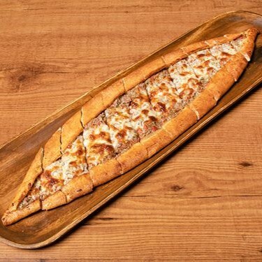 Kıymalı Kaşarlı Pide