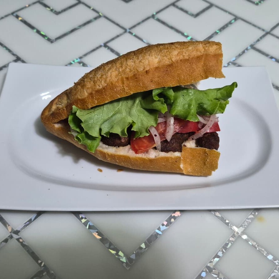 Yarım Köfte Ekmek