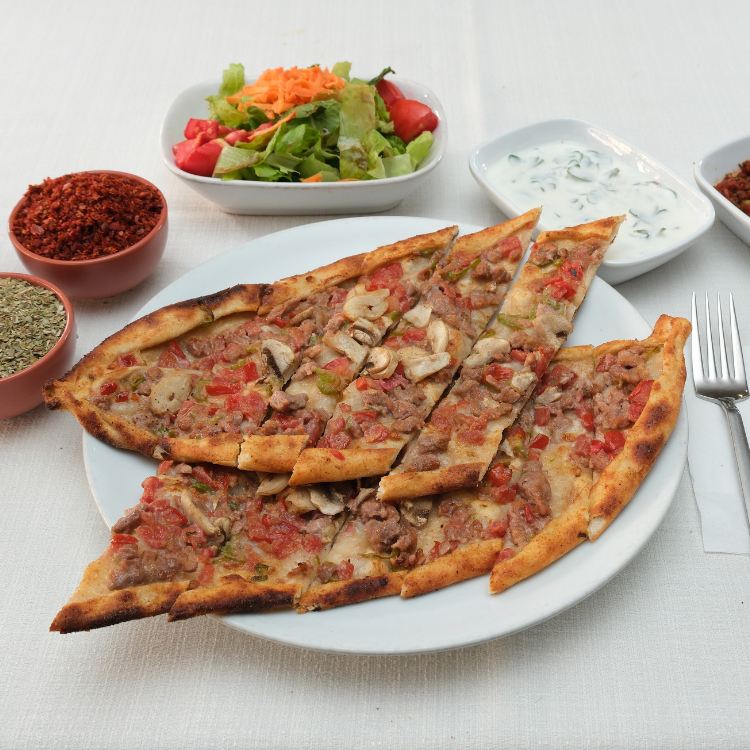 Kuşbaşılı Mantarlı Pide