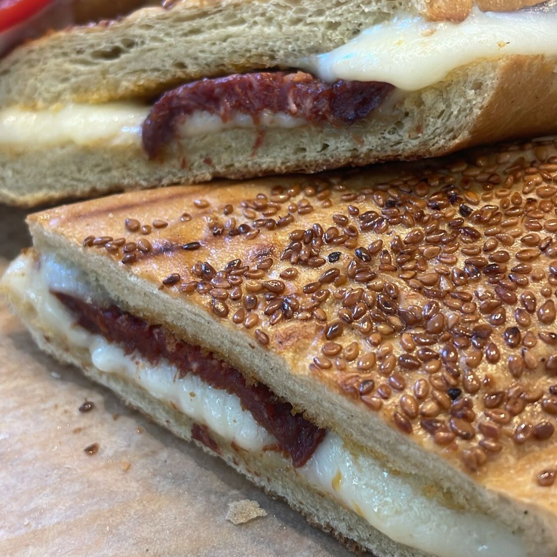 Sucuklu Mozzarella Tost