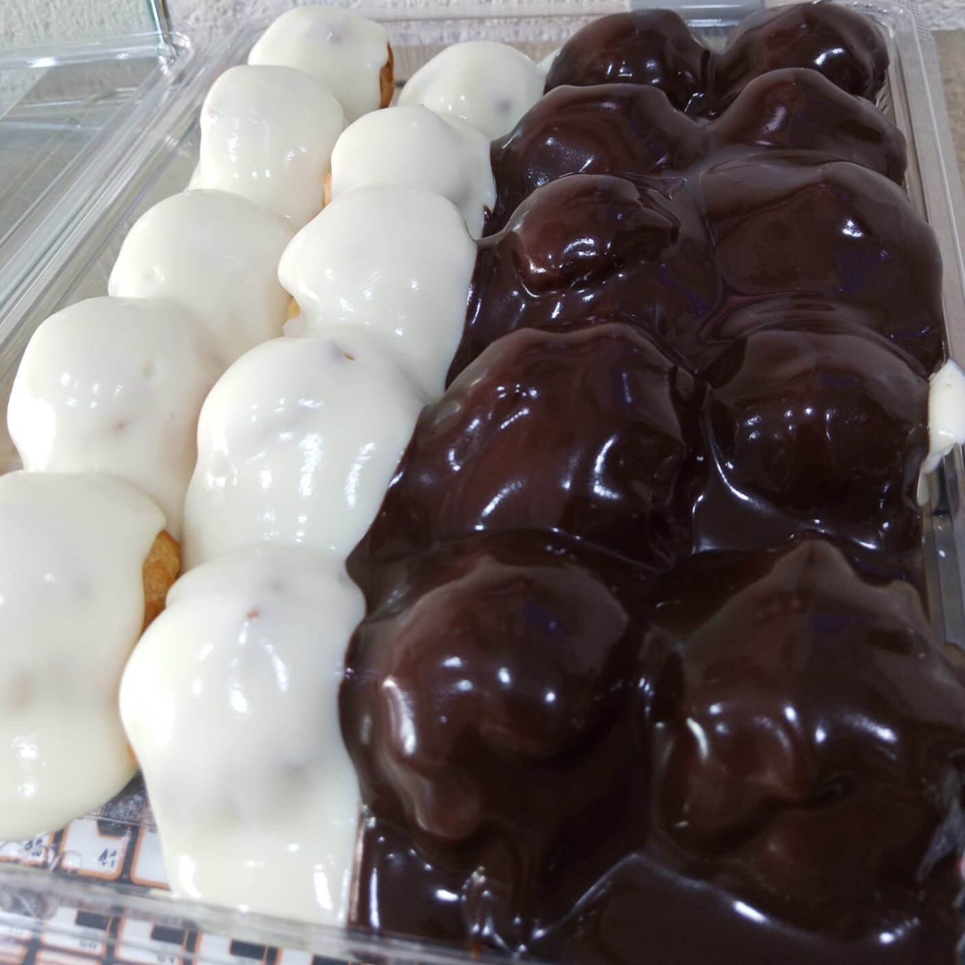 Karışık (Beyaz ve Sütlü) Çikolatalı A'lâ Profiterol(1.2 Kg.)