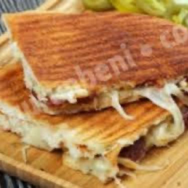 Yarım Ekmek Kaşarlı Tost Menü