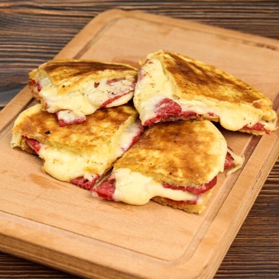 Bazlama Sucuklu Kaşarlı Tost