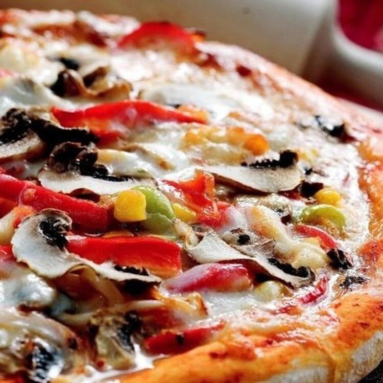 Acılı Vejetaryen (Orta Boy)Domatesli Acı Jalapeno ve Mantar Biberli Gurme VIP Pizza