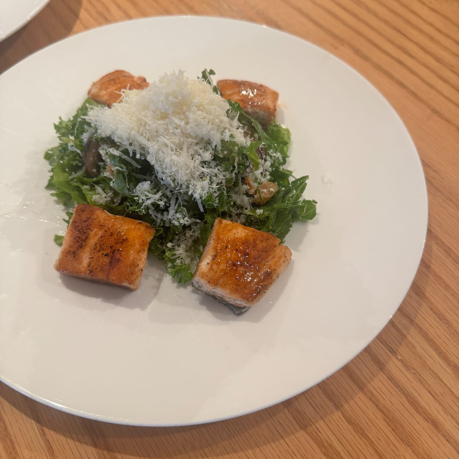 Fırınlanmış Somon & Kale Salata