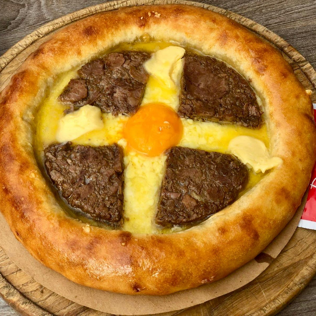 Trabzon Peynirli Kavurmalı Pide