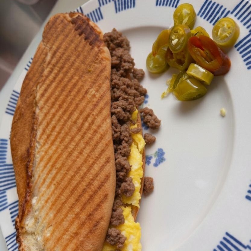 Kavurmalı Yumurtalı Tost