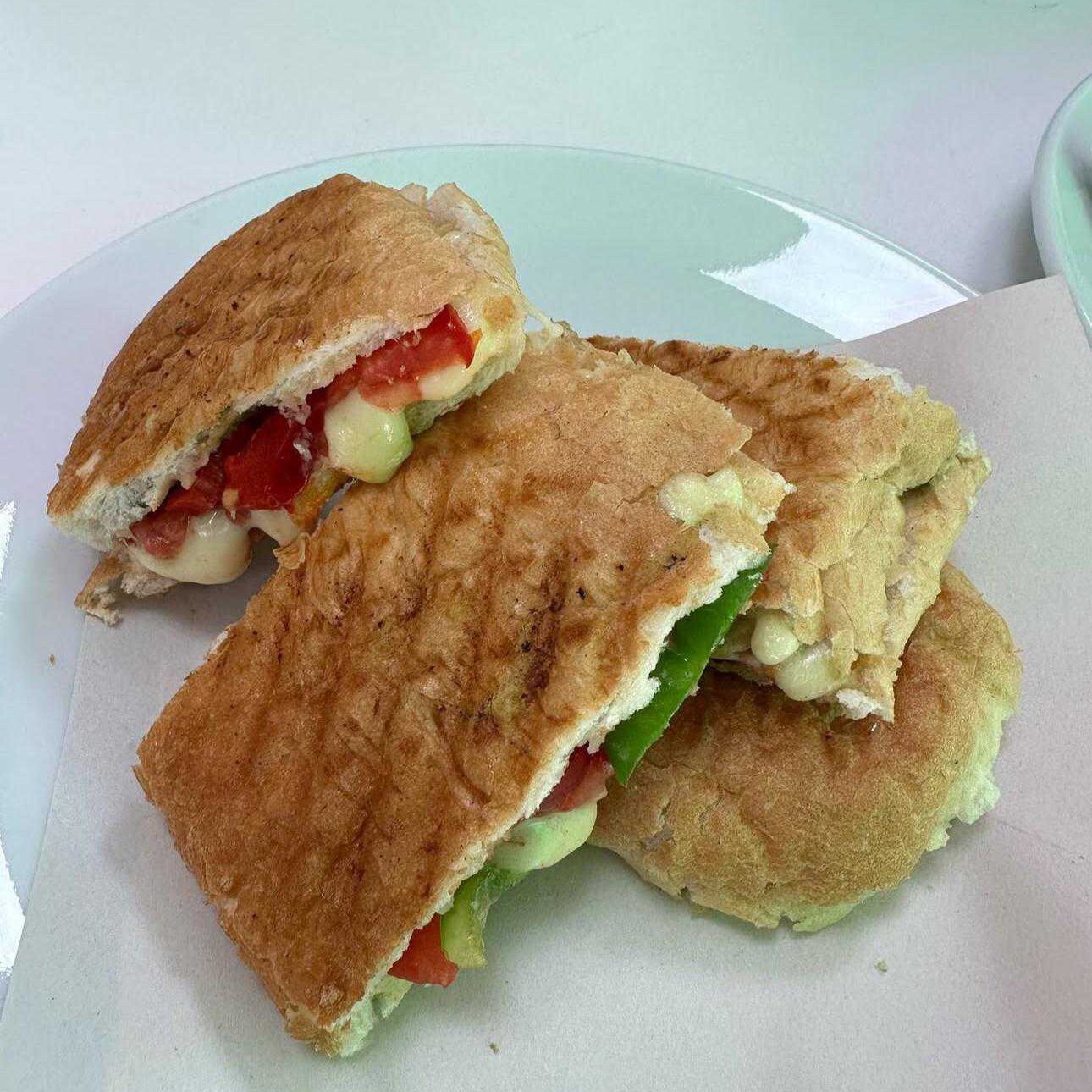 Tavuk Sucuklu Karışık Tost