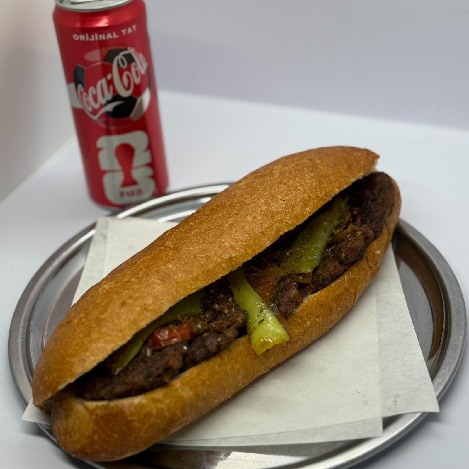 Ekmek Arası Köfte + Kutu Kola (330 ml)